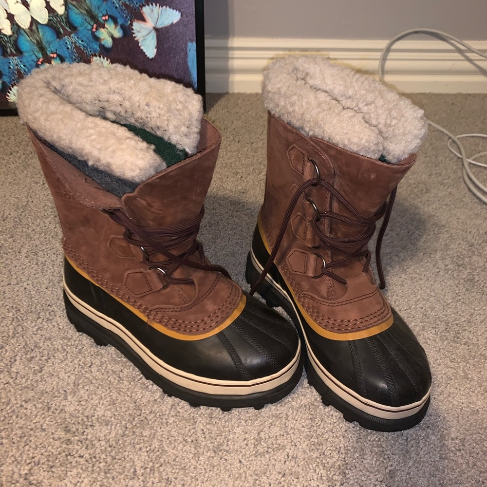 SOREL SNOW BOOTS!! ONLY WORN ONCE!!
